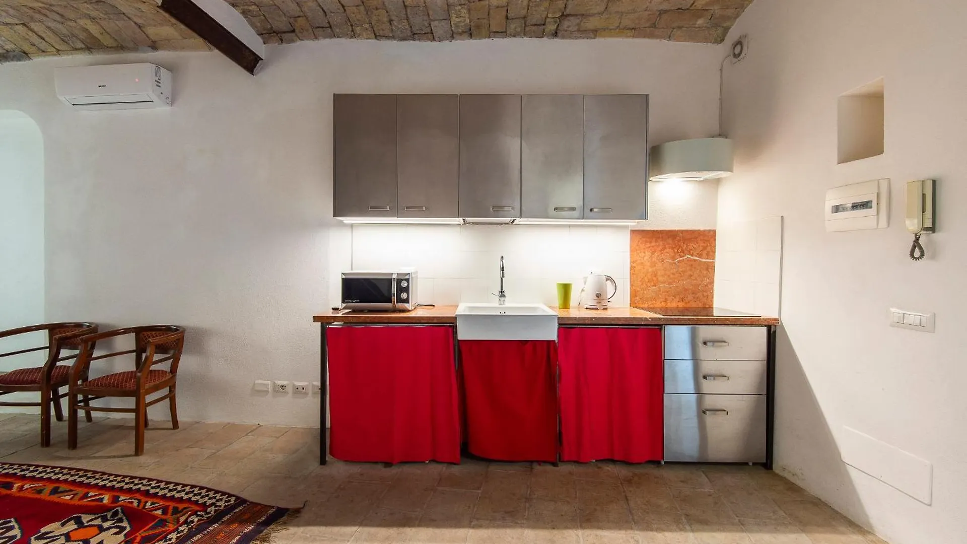 דירות רומא Colosseo Elegant Loft 0*,  איטליה
