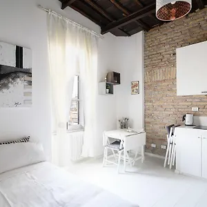White Ostilia Apartman