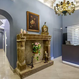 Gcf Luxury Suites, Πανσιόν